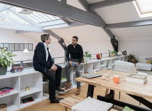 Collaborateurs d’Exaduo travaillant sur des solutions d’accessibilité numérique pour les écoles